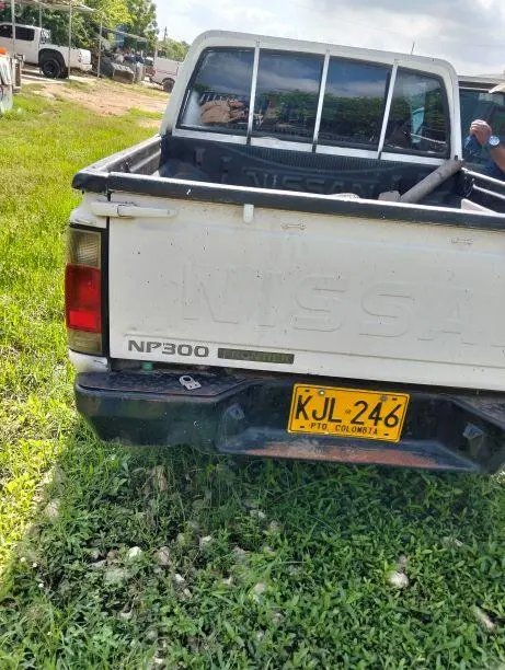 Camioneta Nissan D22/NP 300 2012 — imagen 3 de 4