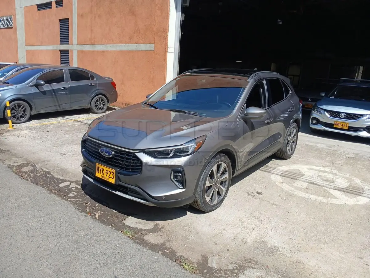 FORD ESCAPE PLATINUM 4X4 ECOBOOST 2000 CC MOD. 2023, RP#1 PLACA: MYK923 Ubic.: MEDELLIN — imagen 4 de 8