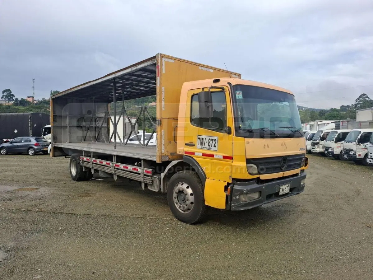 MERCEDES BENZ ATEGO 1725 6374 CC MOD. 2007, PLACA: TMV872 Ubic.: CALDAS — imagen 2 de 8