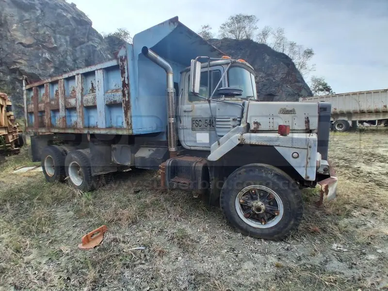 VOLQUETA MACK R 600 MT MOD. 1979, RTM VENCIDA, PLACA: FSC546 Ubic.: YUMBO, VALLE DEL CAUCA — imagen 3 de 8