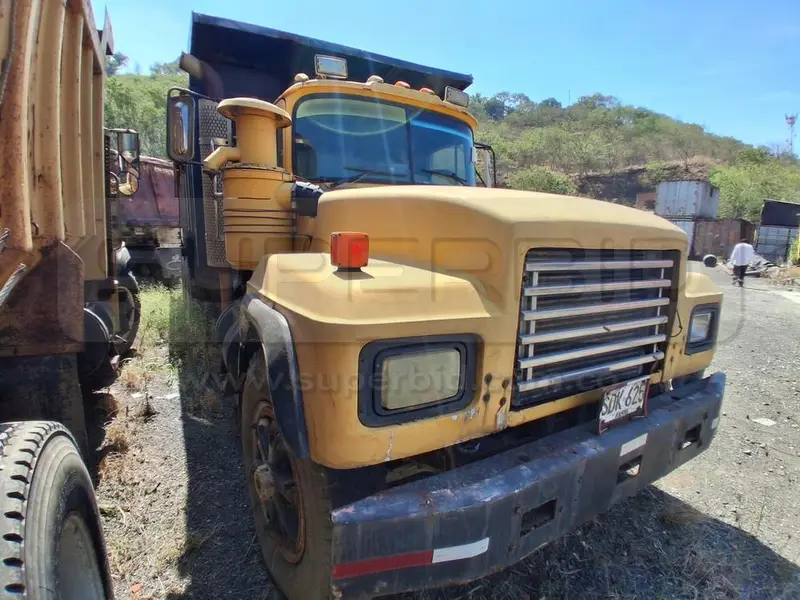 VOLQUETA MACK RD 688 MT MOD. 1993, RTM VENCIDA, PLACA: SDK625 Ubic.: YUMBO, VALLE DEL CAUCA — imagen 3 de 8