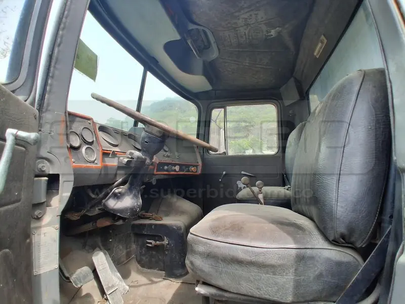 VOLQUETA MACK R 600 MT MOD. 1979, RTM VENCIDA, PLACA: FSC546 Ubic.: YUMBO, VALLE DEL CAUCA — imagen 7 de 8