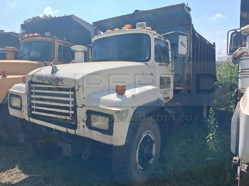 VOLQUETA MACK RD 688 MT MOD. 2002, RTM VENCIDA, PLACA: SQL174 Ubic.: YUMBO, VALLE DEL CAUCA