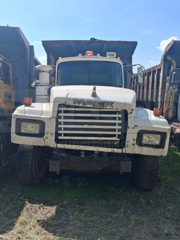 VOLQUETA MACK RD 688 MT MOD. 2002, RTM VENCIDA, PLACA: SQL174 Ubic.: YUMBO, VALLE DEL CAUCA — imagen 2 de 8