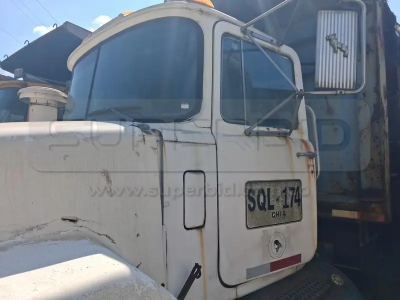 VOLQUETA MACK RD 688 MT MOD. 2002, RTM VENCIDA, PLACA: SQL174 Ubic.: YUMBO, VALLE DEL CAUCA — imagen 5 de 8