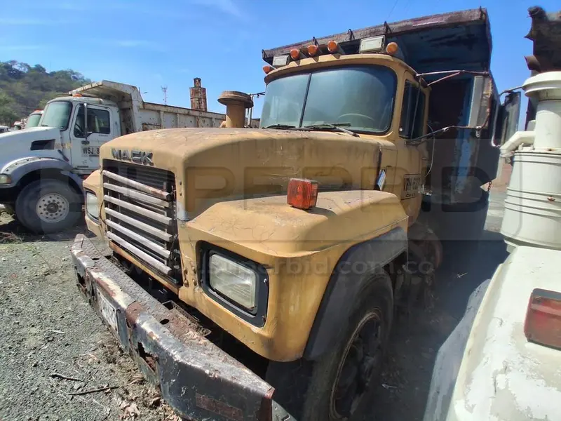 VOLQUETA MACK MT MOD. 1993, RTM VENCIDA, PLACA: VBH627 Ubic.: YUMBO, VALLE DEL CAUCA — imagen 3 de 7