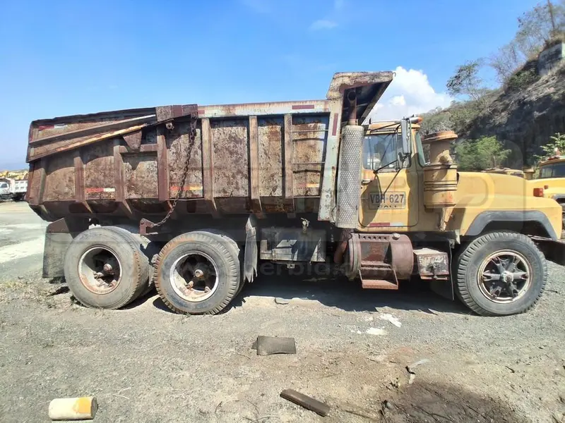 VOLQUETA MACK MT MOD. 1993, RTM VENCIDA, PLACA: VBH627 Ubic.: YUMBO, VALLE DEL CAUCA — imagen 4 de 7