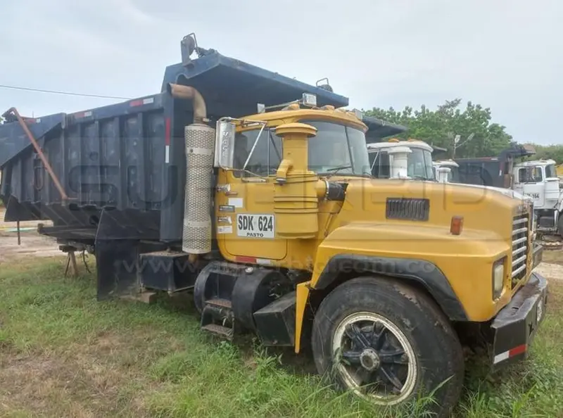 VOLQUETA MACK RD 688 SX MT MOD. 1993, RTM VENCIDA, PLACA: SDK624 Ubic.: AIPE, HUILA — imagen 3 de 6