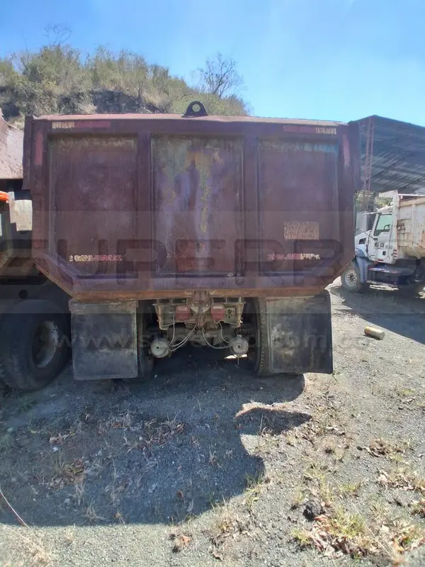VOLQUETA MACK MT MOD. 1993, RTM VENCIDA, PLACA: VBH627 Ubic.: YUMBO, VALLE DEL CAUCA — imagen 5 de 7