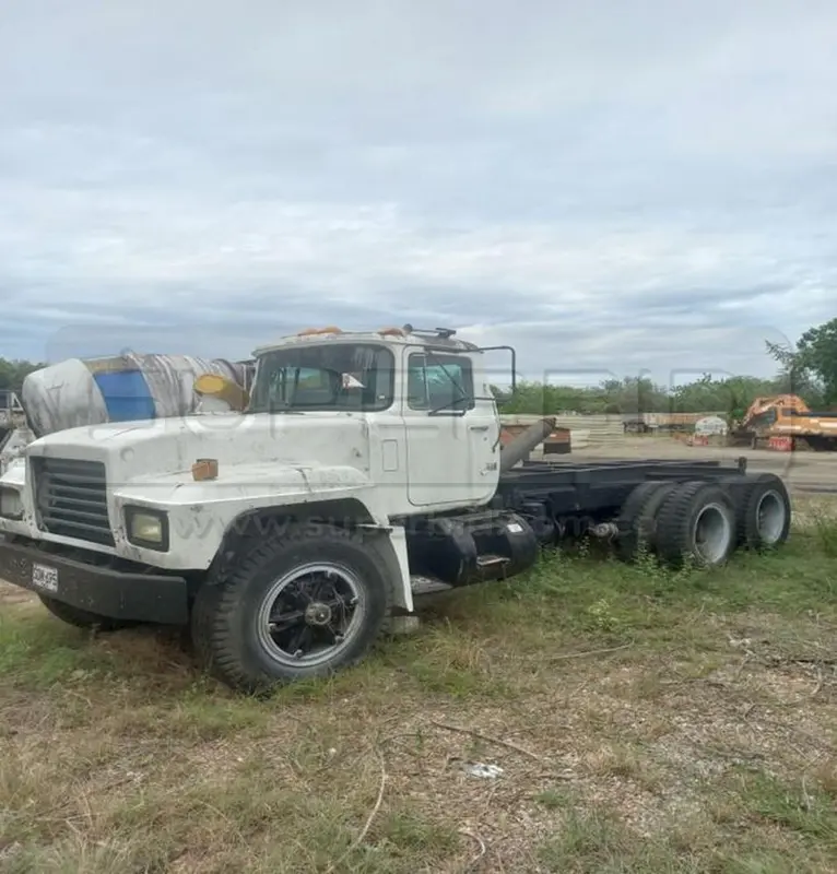 VOLQUETA MACK RD 688 SX MT 12000 CC, MOD. 1995, RTM VENCIDA, PLACA: SDM695 Ubic.: AIPE, HUILA — imagen 4 de 6