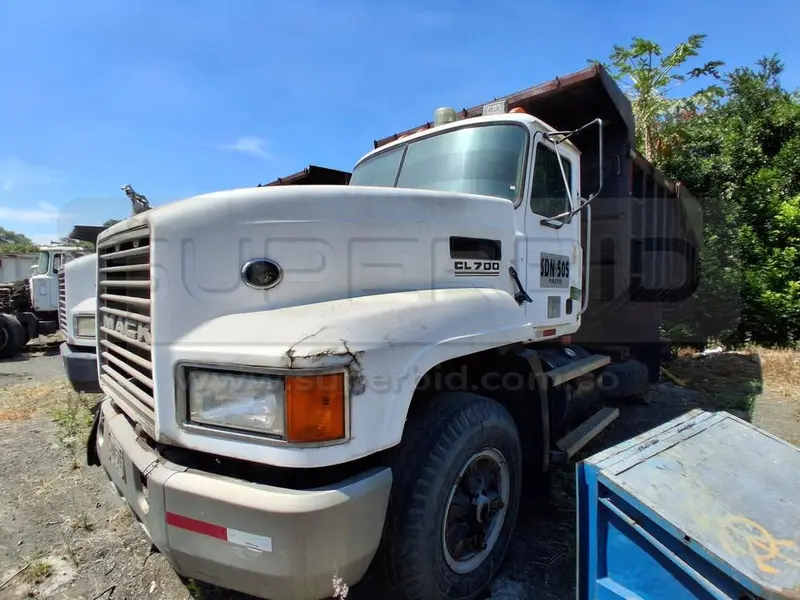 VOLQUETA MACK CL 713 MT 8000 CC, MOD. 1998, RTM VENCIDA, PLACA: SDN505 Ubic.: YUMBO, VALLE DEL CAUCA — imagen 3 de 8