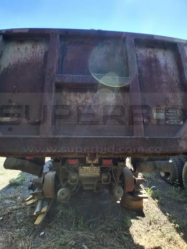 VOLQUETA MACK CL 713 MT 8000 CC, MOD. 1998, RTM VENCIDA, PLACA: SDN505 Ubic.: YUMBO, VALLE DEL CAUCA — imagen 6 de 8
