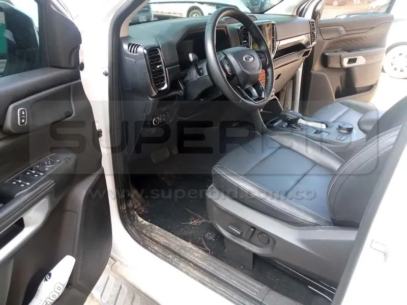 FORD RANGER [5] LIMITED+ 4X4 EURO VI AT 2993 CC MOD. 2024, PLACA: NXX827 Ubic.: CALI, VALLE DEL CAUCA — imagen 4 de 8