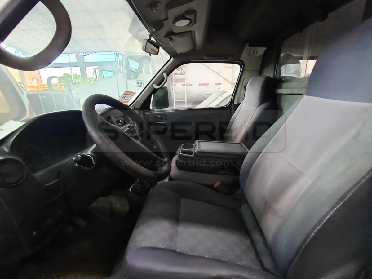 NISSAN URVAN, 2953 CC, MOD. 2012, RTM VENCIDA, PLACA: KEX384 Ubic.: CHIA — imagen 4 de 8