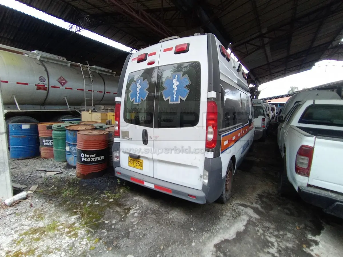 RENAULT TRAFIC, 1995 CC, MOD. 2015, RTM VENCIDA, PLACA: HGT250 Ubic.: CHIA — imagen 5 de 8