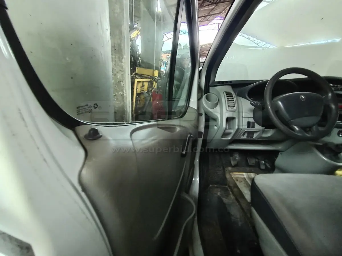RENAULT TRAFIC, 1995 CC, MOD. 2015, RTM VENCIDA, PLACA: HGT250 Ubic.: CHIA — imagen 8 de 8
