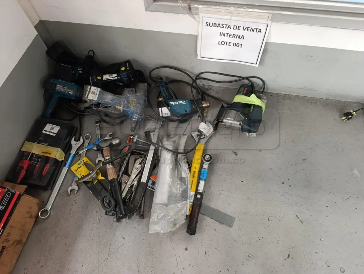 OFERTA POR LOTE: MATERIALES Y EQUIPOS  INDUSTRIALES SUELTOS Y PARA DESMANTELAR: ESTANTERIA METALICA, MOBILIARIO, CASINO, CHATARRA MIXTA Y CABLE ENCAUCHETADO DE COBRE. (APROX. 528 ITEMS.) Ubic.: Bogotá — imagen 6 de 8