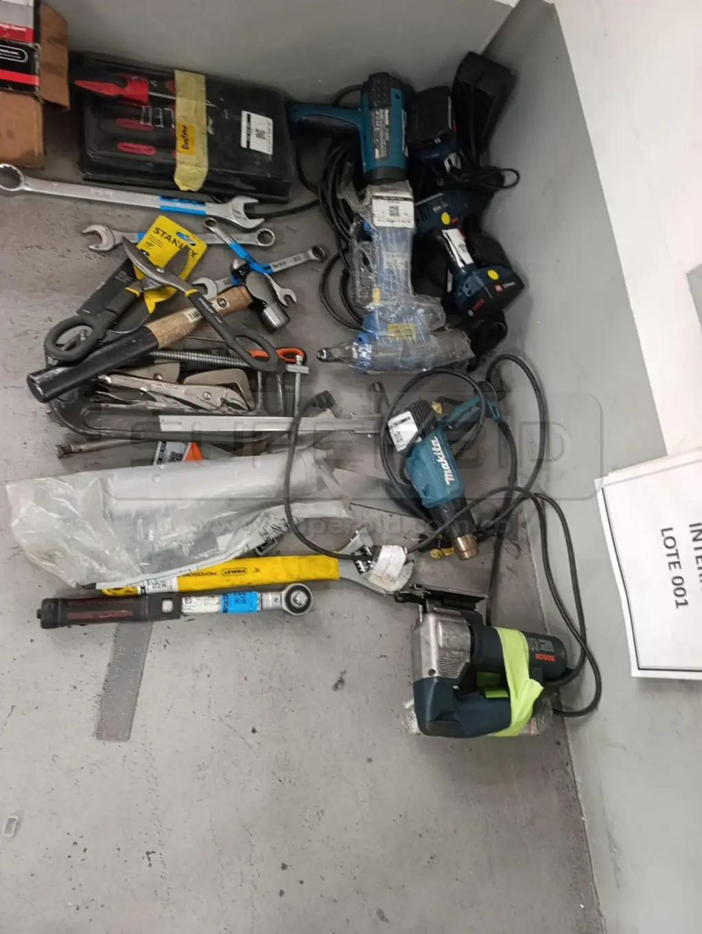OFERTA POR LOTE: MATERIALES Y EQUIPOS  INDUSTRIALES SUELTOS Y PARA DESMANTELAR: ESTANTERIA METALICA, MOBILIARIO, CASINO, CHATARRA MIXTA Y CABLE ENCAUCHETADO DE COBRE. (APROX. 528 ITEMS.) Ubic.: Bogotá — imagen 7 de 8
