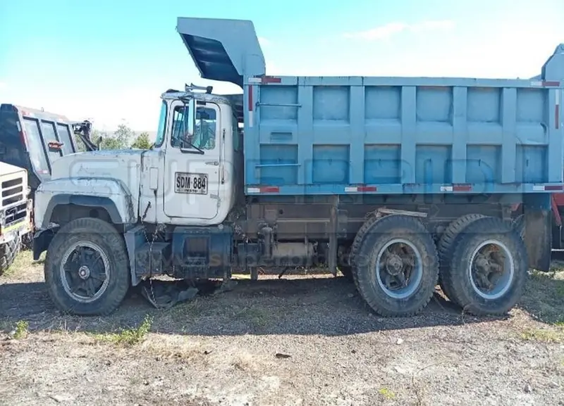 VOLQUETA MACK RD MT MOD. 1996, RTM VENCIDA, PLACA: SDM884 Ubic.: SALDAÑA, TOLIMA — imagen 4 de 5