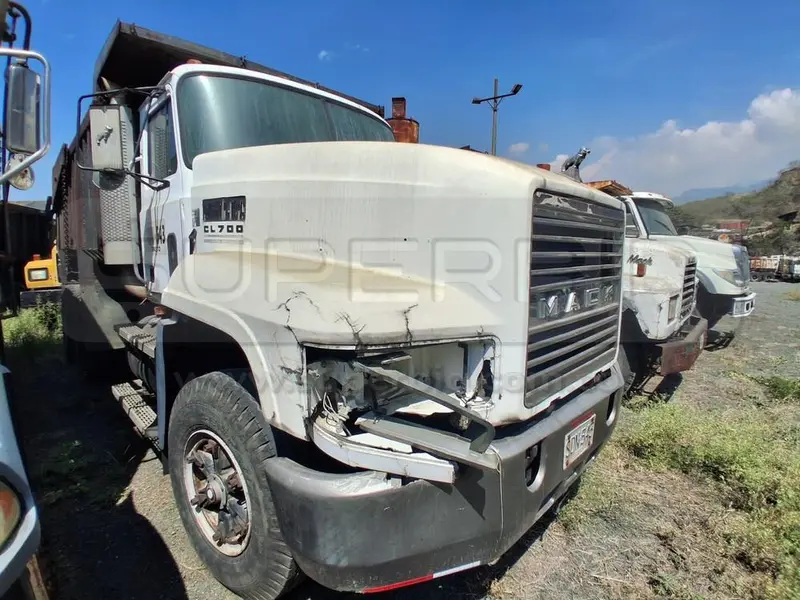 VOLQUETA MACK CL 713 MT 12000 CC, MOD. 1998, RTM VENCIDA, PLACA: SDN543 Ubic.: YUMBO, VALLE DEL CAUCA — imagen 3 de 8
