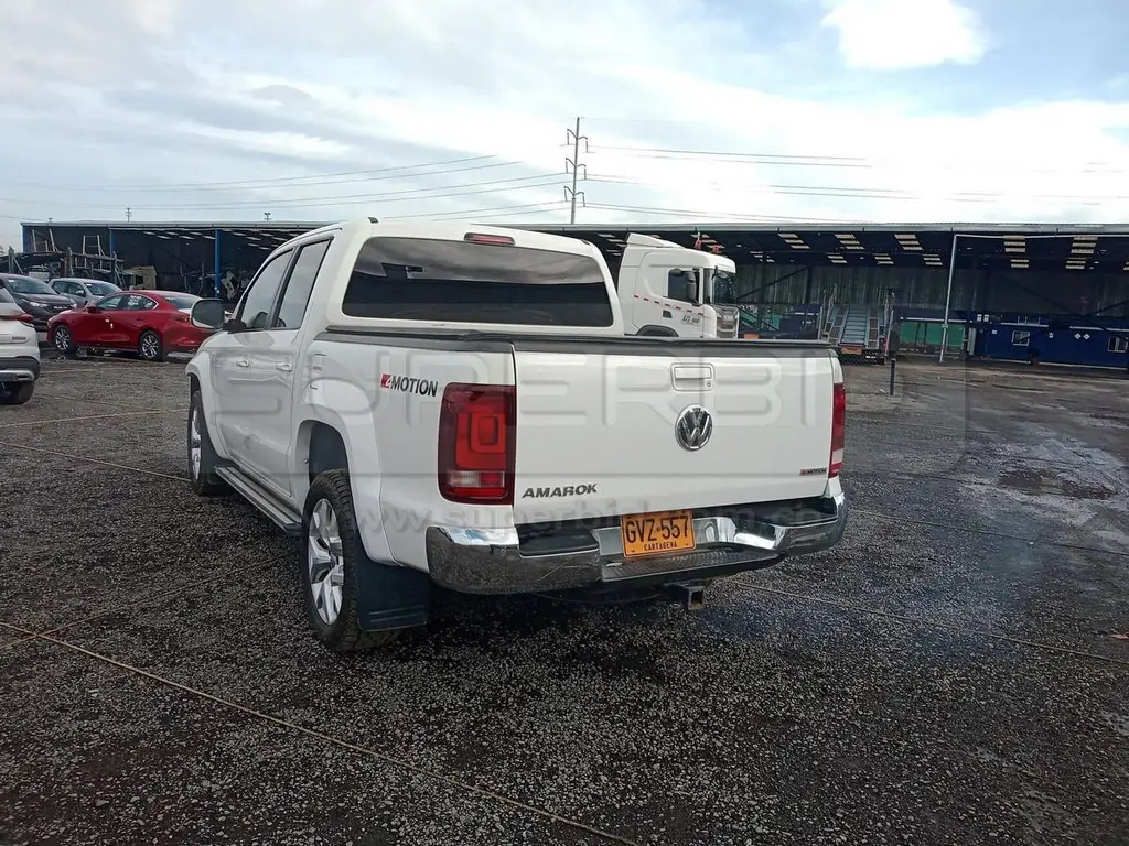 VOLKSWAGEN AMAROK HIGHLINE 2.0L 132KW 4X4 AT CABINA DOBLE PLATÓN 1968 CC MOD. 2020, RP#5 PLACA: GVZ557, BRP Ubic.: BOGOTÁ — imagen 6 de 8