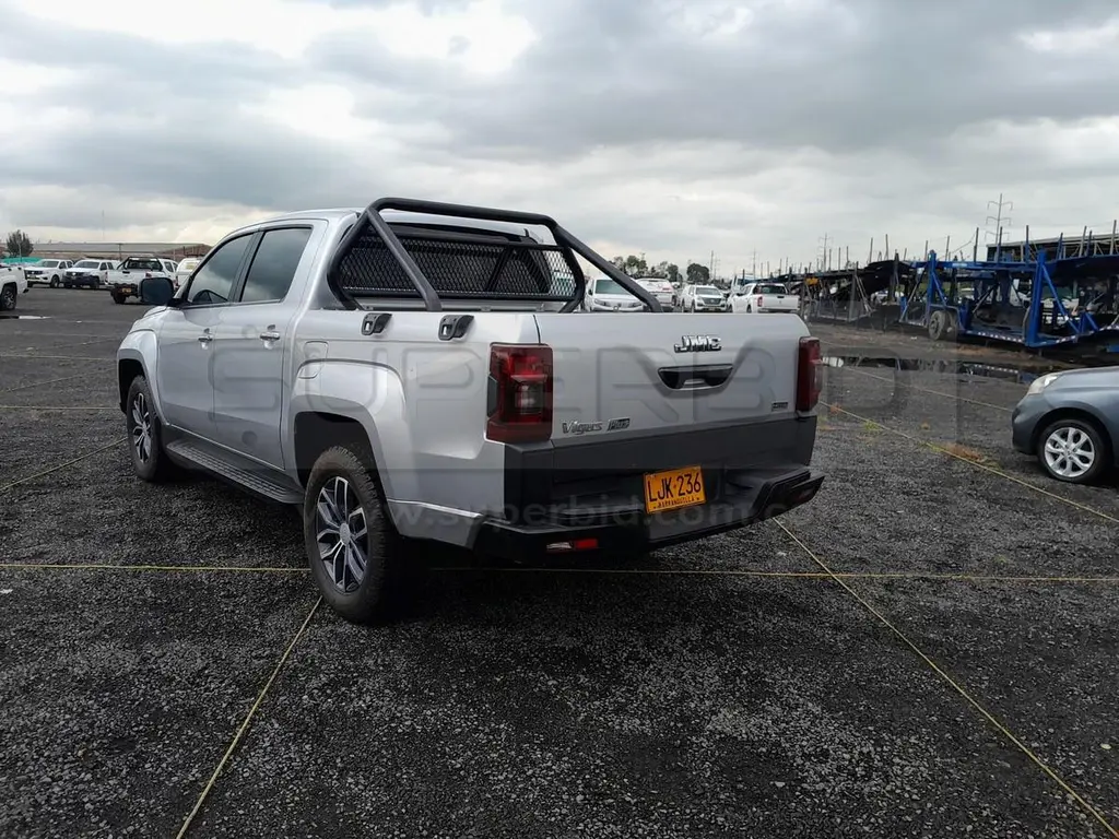 JMC VIGUS PLUS 2.4 TURBODIESEL 4X4 MT 2402 CC MOD. 2023, RP#7 PLACA: LJK236 Ubic.: BOGOTÁ — imagen 6 de 8