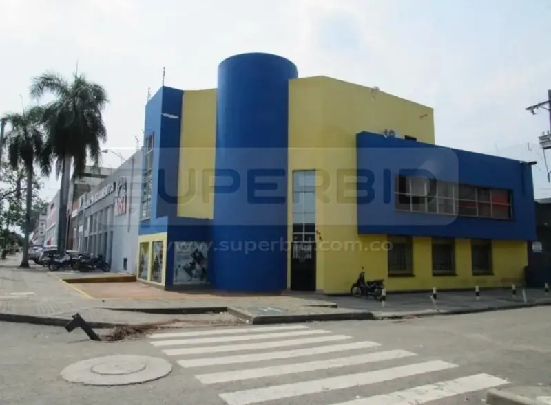 TERRENO CON EDIFICIO COMERCIAL, 3 PISOS, BARRIO POPULAR DE 429 M2 UBIC.: CALI