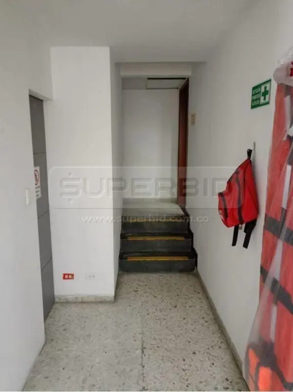 TERRENO CON EDIFICIO COMERCIAL, 3 PISOS, BARRIO POPULAR DE 429 M2 UBIC.: CALI — imagen 7 de 8