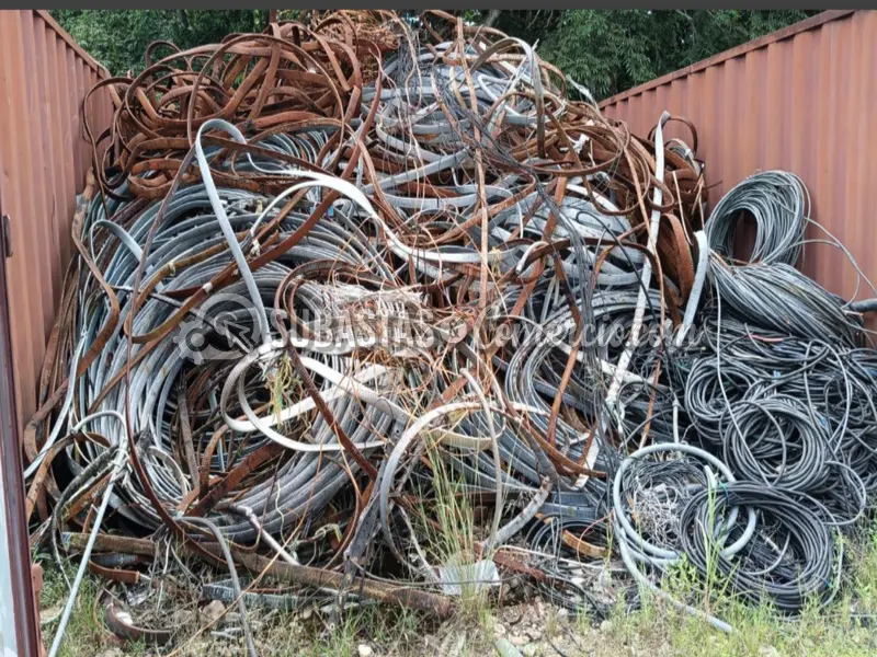 Chatarra de cable encauchetado, con alama de acero y diferentes calibr