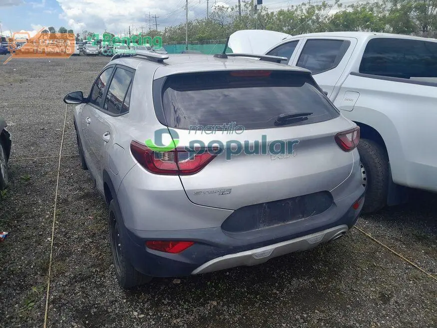 Camioneta Kia STONIC 2023 — imagen 3 de 12
