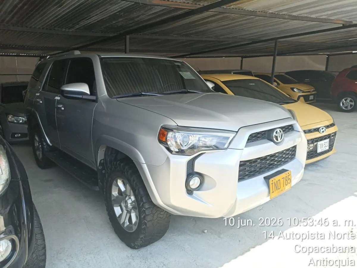 Campero Toyota 4 RUNNER SR5 2015 — imagen 2 de 3