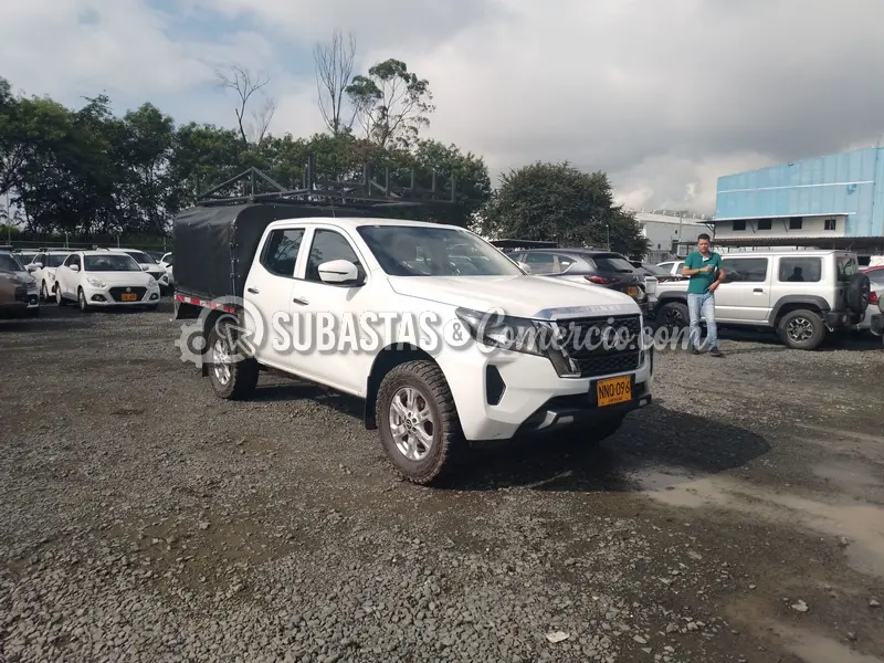 Nissan Frontier 2.3l t.diesel dc se mt 4x4 dh aa chasis - 2024 - 096 - — imagen 2 de 8