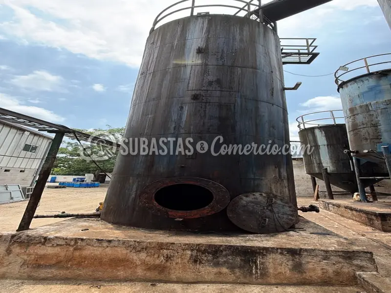 Tanque vertical de proceso termico con serpentin de calentamiento en a — imagen 3 de 3