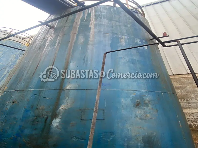 Tanque vertical de proceso termico con serpentin de calentamiento en a