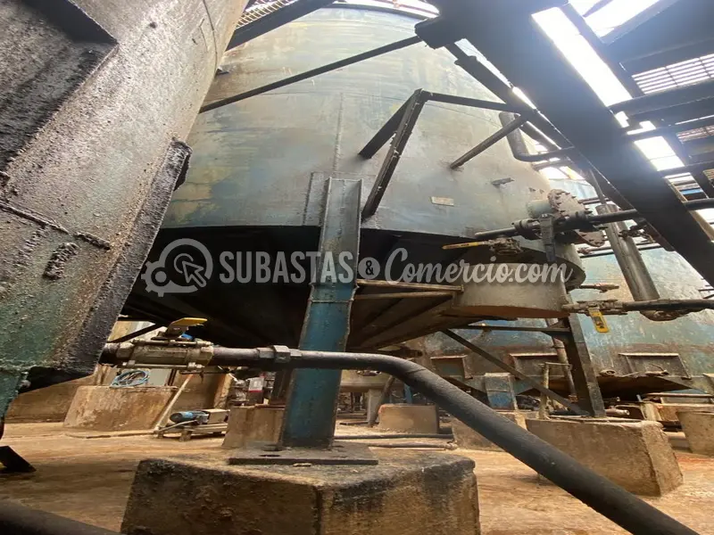 Tanque vertical de proceso termico con serpentin de calentamiento en a