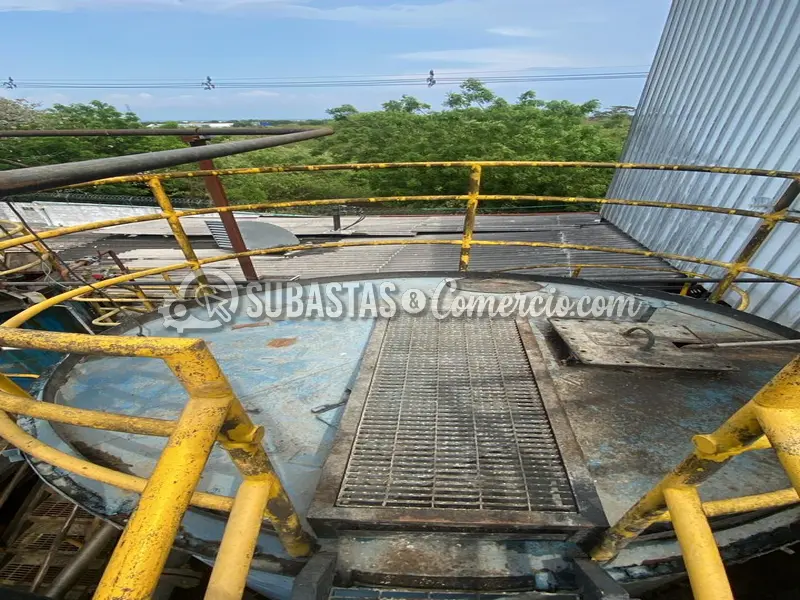 Tanque vertical de proceso termico con serpentin de calentamiento en a — imagen 3 de 3