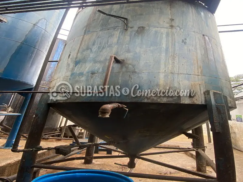 Tanque vertical de proceso termico con serpentin de calentamiento en a — imagen 2 de 2