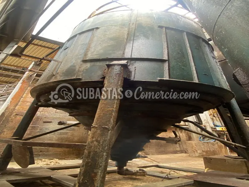Tanque vertical de proceso termico con serpentin de calentamiento en a