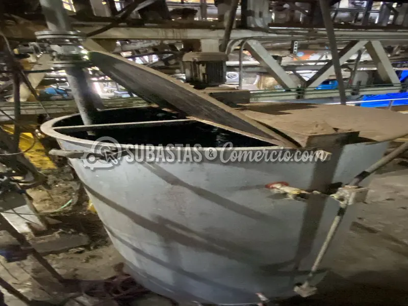 Tanque de mezcla con agitador en acero inoxidable en Barranquilla — imagen 2 de 3