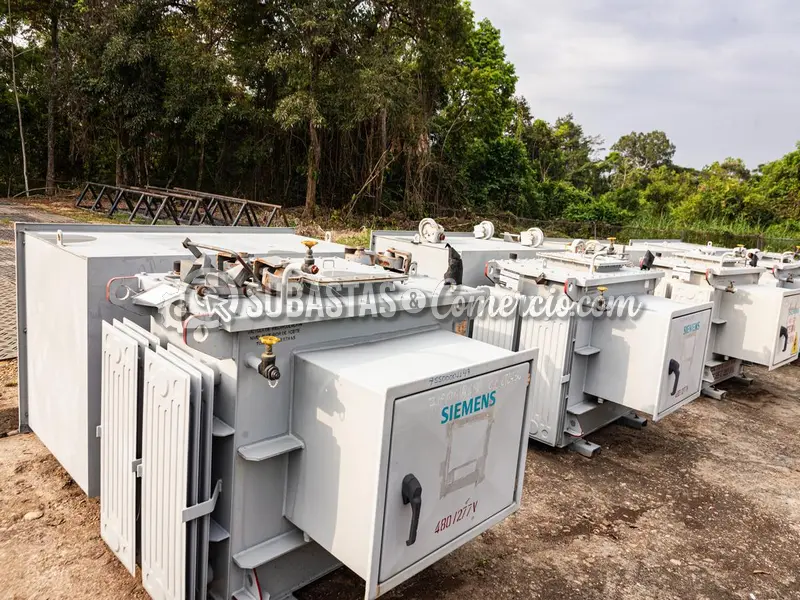 Transformadores eléctricos de potencia y accesorios para distribución