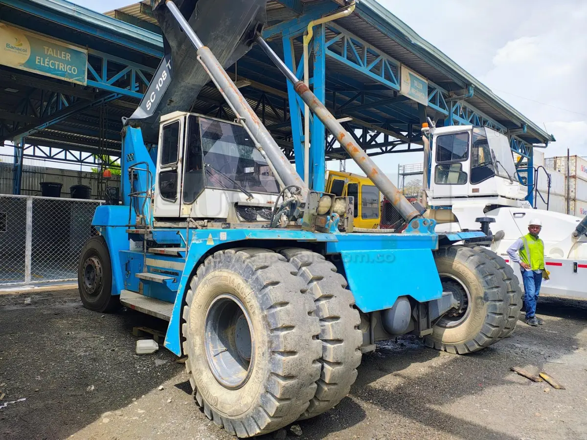 REACH STACKER EMPTY SMV SMV SC 108 TA6 AÑO 2003, POT. 221 HP, CAP. 10 TON, Ubic.: Apartadó
