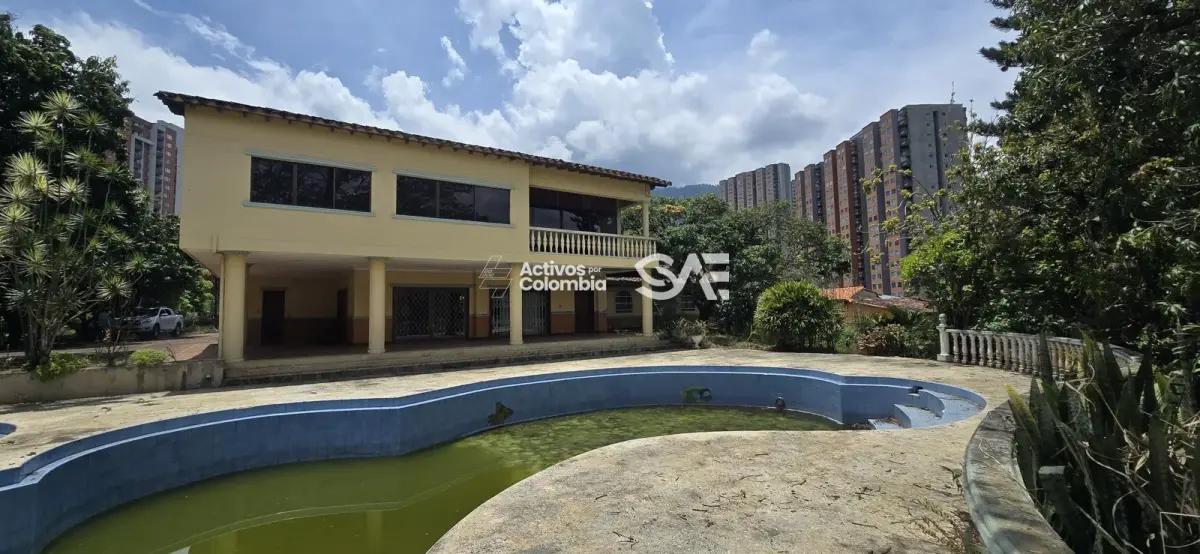 Lote con construcción en venta - Bello, Antioquía